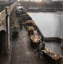 Сброс мусора в реку Сена