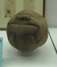 Футбольный мяч, которым играли в финале первого Чемпионата мира по футболу, Уругвай, 1930 год